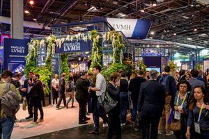 프랑스 비바 테크놀로지 2026 brand background image