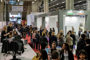 이탈리아 볼로냐 코스모프로프 뷰티 박람회 2021 brand background image