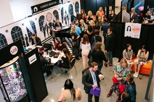 미국 뉴욕 메이크업 박람회 2026 brand background image