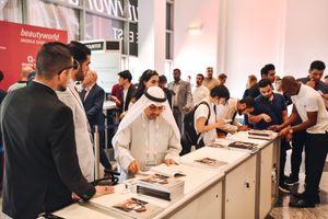 UAE 두바이 뷰티월드 박람회 2020 brand background image