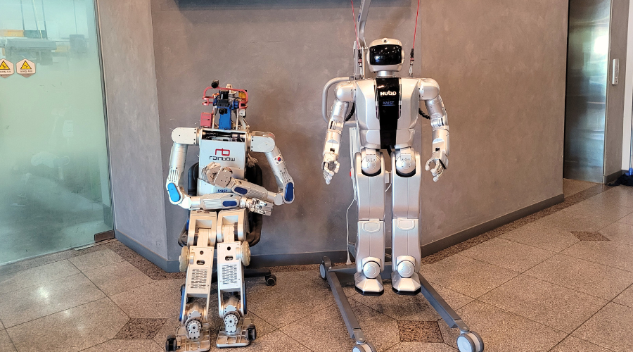 사진 설명 : (주)레인보우로보틱스 본사에 전시된 이족보행 로봇 휴보 (출처 : 마이페어 촬영_레인보우로보틱스 제공)
